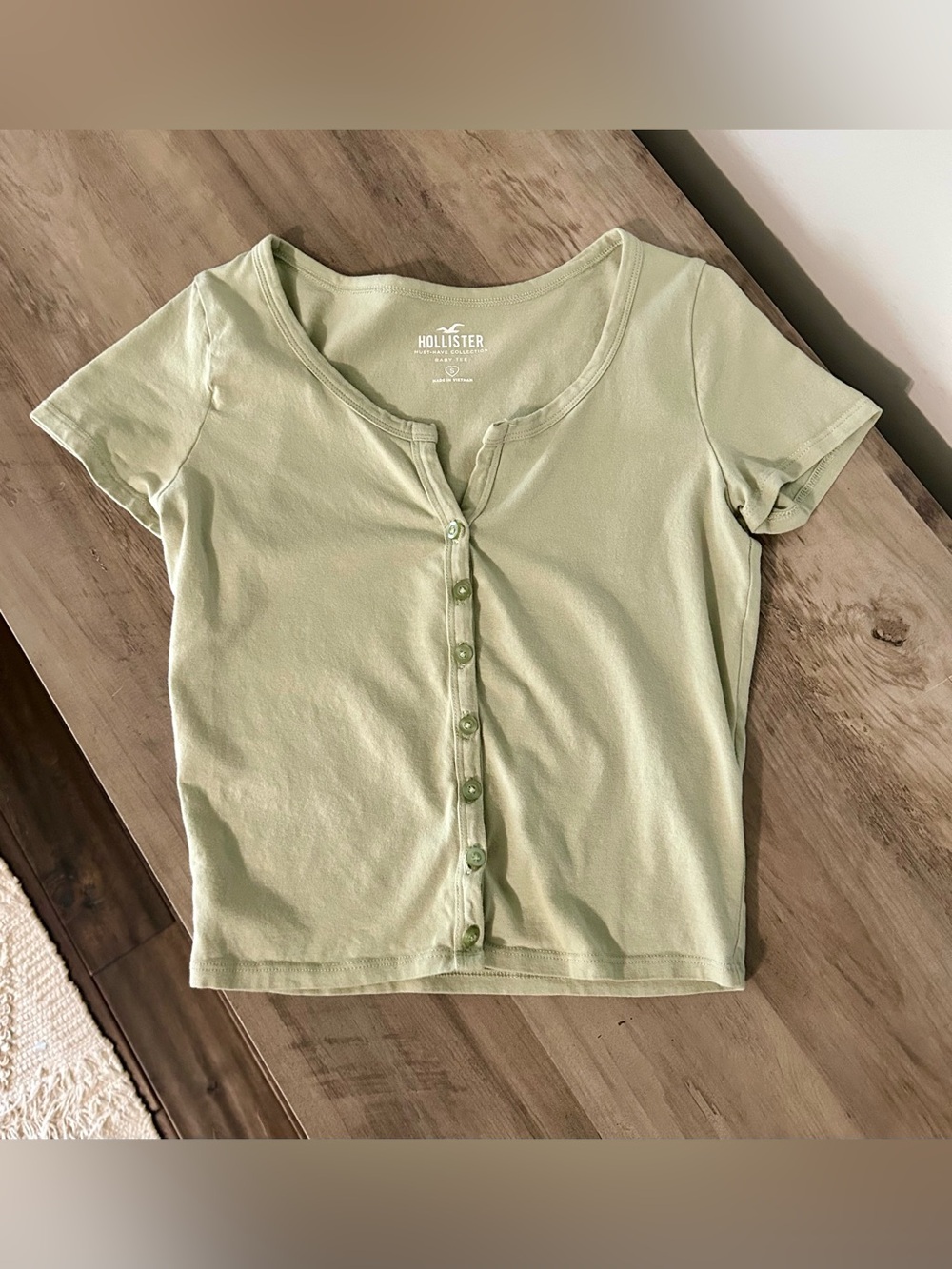 Hollister Sage Green Baby Tee Size S | Button Front Crop Top Stretch Cotton - Picture 2 of 5